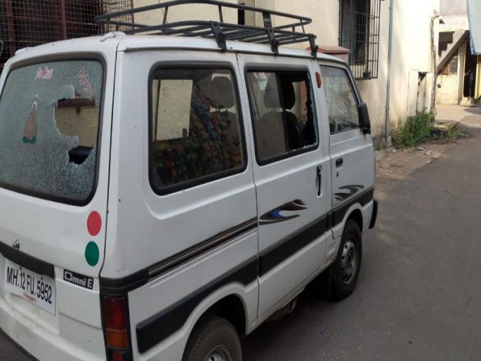 Disputes over prejudice in Bibwewadi; Vandalism of four-wheelers by minors | बिबवेवाडीत पूर्ववैमनस्यातून वाद; टोळक्याकडून चारचाकी वाहनांची तोडफोड  Disputes over prejudice in Bibwewadi; Vandalism of four-wheelers by minors | बिबवेवाडीत पूर्ववैमनस्यातून वाद; टोळक्याकडून चारचाकी वाहनांची तोडफोड