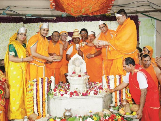 Kachaner Annual Yatra Grand Festival: millions of devotees experience Mahamastakabhishek Ceremony | कचनेर वार्षिक यात्रा महामहोत्सव: ‘याचि देही, याची डोळा’ अनुभवला महामस्तकाभिषेक साेहळा Kachaner Annual Yatra Grand Festival: millions of devotees experience Mahamastakabhishek Ceremony | कचनेर वार्षिक यात्रा महामहोत्सव: ‘याचि देही, याची डोळा’ अनुभवला महामस्तकाभिषेक साेहळा