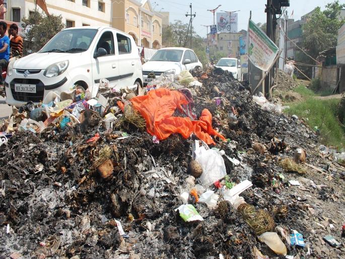 Locals protest against garbage disposal issue | चिकलठाण्यातील जागेवर कचरा टाकण्यास स्थानिकांचा विरोध Locals protest against garbage disposal issue | चिकलठाण्यातील जागेवर कचरा टाकण्यास स्थानिकांचा विरोध
