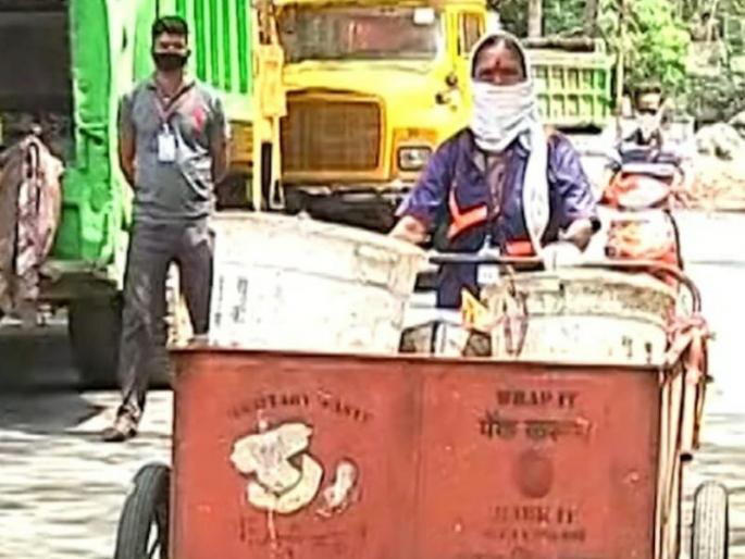 corona virus : Garbage collect women donation of 15000 rupees for corona against fight | corona virus : कचरा वेचणाऱ्या महिलेचं दातृत्व महान,कोरोनाच्या लढाईसाठी १५ हजार रुपये दान corona virus : Garbage collect women donation of 15000 rupees for corona against fight | corona virus : कचरा वेचणाऱ्या महिलेचं दातृत्व महान,कोरोनाच्या लढाईसाठी १५ हजार रुपये दान