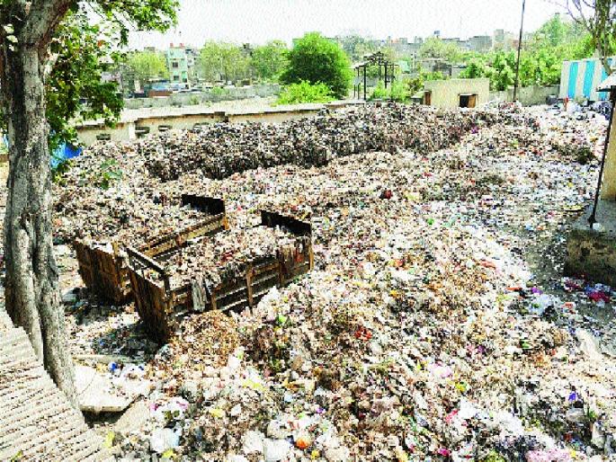 Aurangabads garbage isssue unsolved due to municipal corporations 'Take It Easy' policy | औरंगाबाद मनपाला ‘टेक ईट ईझी’ धोरण पडले महागात