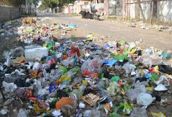 Municipal Corporation collected eight tons of garbage from the meeting place | संमेलन स्थळाहून महापालिकेने संकलित केला आठ टन कचरा Municipal Corporation collected eight tons of garbage from the meeting place | संमेलन स्थळाहून महापालिकेने संकलित केला आठ टन कचरा