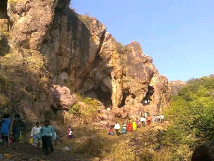 Will pilgrims walk through potholes in Kachargarh Yatra? Hands up done by the construction department | कचारगड यात्रेत यात्रेकरू खड्ड्यांतून चालणार का? बांधकाम विभागाने केले हात वर  Will pilgrims walk through potholes in Kachargarh Yatra? Hands up done by the construction department | कचारगड यात्रेत यात्रेकरू खड्ड्यांतून चालणार का? बांधकाम विभागाने केले हात वर