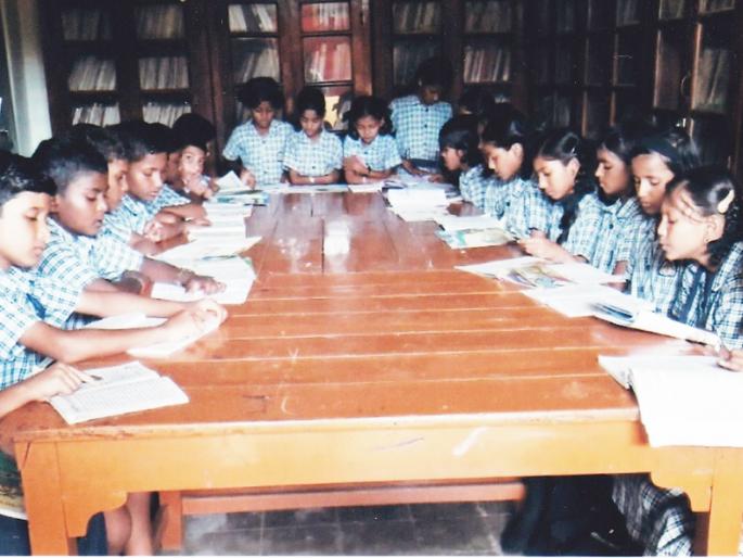 For the purpose of enlightening children without curriculum | अभ्यासक्रमाशिवाय मुलांना ज्ञान देण्याच्या उद्देशाने काडादी शाळेत वाचनासाठी दररोज एक तास राखीव For the purpose of enlightening children without curriculum | अभ्यासक्रमाशिवाय मुलांना ज्ञान देण्याच्या उद्देशाने काडादी शाळेत वाचनासाठी दररोज एक तास राखीव