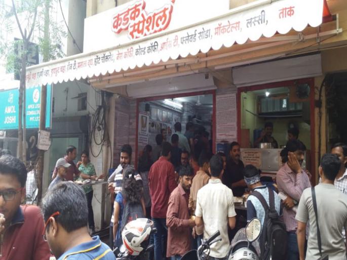 Celebration of girl child birth : hotel owner gives free service to all customers | मुलगी झाल्याचे 'कडक' सेलिब्रेशन : हॉटेल मालकाची सर्व ग्राहकांना पार्टी  Celebration of girl child birth : hotel owner gives free service to all customers | मुलगी झाल्याचे 'कडक' सेलिब्रेशन : हॉटेल मालकाची सर्व ग्राहकांना पार्टी