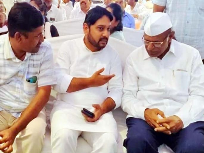 Half an hour discussion between Vishwajit Kadam and Sadashivrao Patil, talking about Khanapur Assembly candidature | Sangli: विश्वजित कदम-सदाशिवराव पाटील यांच्यात अर्धा तास चर्चा, खानापूर विधानसभेच्या उमेदवारीवर गुफ्तगू Half an hour discussion between Vishwajit Kadam and Sadashivrao Patil, talking about Khanapur Assembly candidature | Sangli: विश्वजित कदम-सदाशिवराव पाटील यांच्यात अर्धा तास चर्चा, खानापूर विधानसभेच्या उमेदवारीवर गुफ्तगू