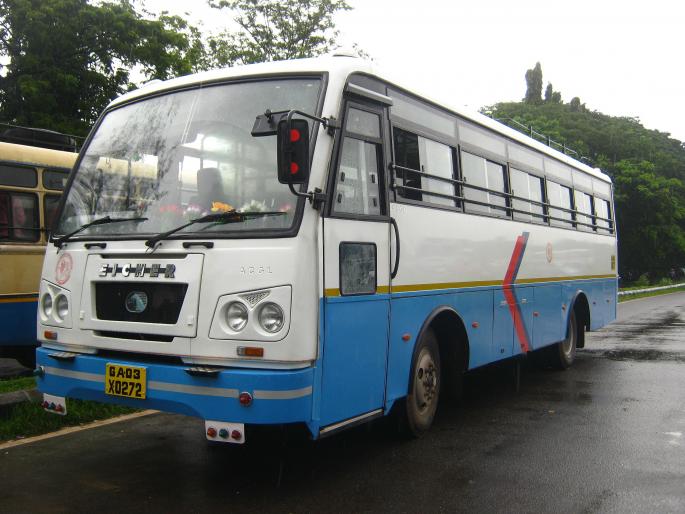 12-year-old boy injured by Kadamba, case registered against bus driver | कदंबच्या धडकेने १२ वर्षीय मुलगा जखमी, बस चालकाविरोधात गुन्हा दाखल 12-year-old boy injured by Kadamba, case registered against bus driver | कदंबच्या धडकेने १२ वर्षीय मुलगा जखमी, बस चालकाविरोधात गुन्हा दाखल