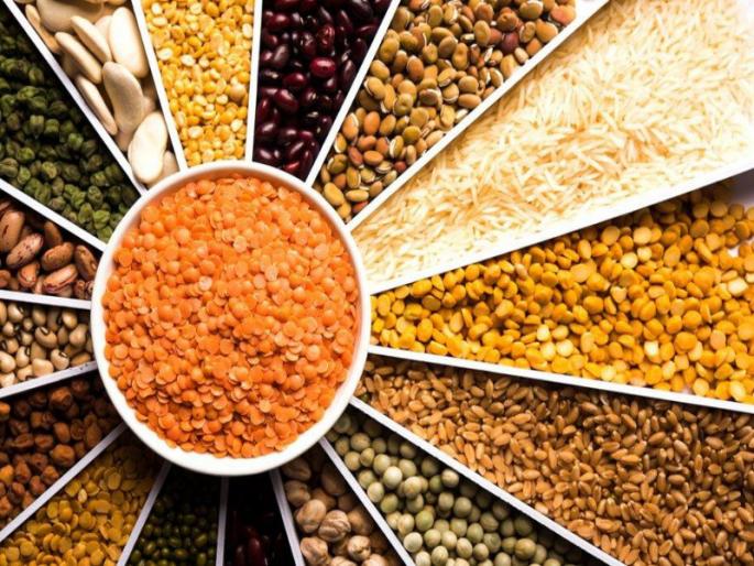 Prices of cereals skyrocketed on the festival; Increased demand due to unlock | गरिबांना कडधान्य, डाळींची खरेदी परवडेना; सणासुदीच्या तोंडावर भाव कडाडले Prices of cereals skyrocketed on the festival; Increased demand due to unlock | गरिबांना कडधान्य, डाळींची खरेदी परवडेना; सणासुदीच्या तोंडावर भाव कडाडले