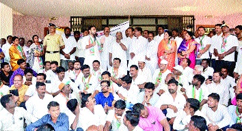 Give justice to 'Pulus-Kaggaon' drought test: Vishwajit step | दुष्काळप्रश्नी ‘पलूस-कडेगाव’ला न्याय द्या : विश्वजित कदम  Give justice to 'Pulus-Kaggaon' drought test: Vishwajit step | दुष्काळप्रश्नी ‘पलूस-कडेगाव’ला न्याय द्या : विश्वजित कदम