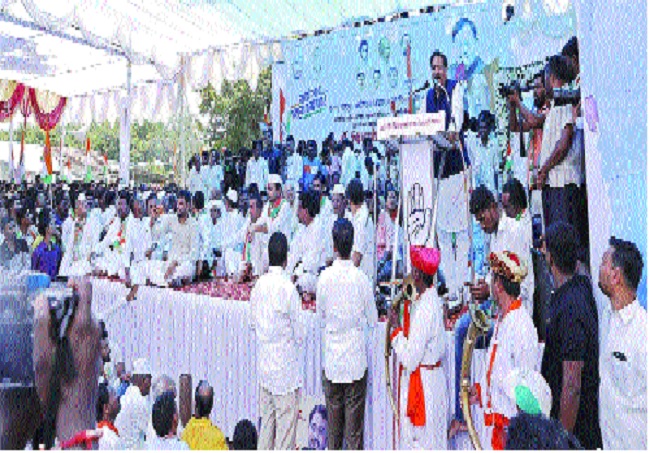 Vishwajit's ability to lead the state: Prithviraj Chavan | विश्वजित यांच्यात राज्याच्या नेतृत्वाची क्षमता : पृथ्वीराज चव्हाण Vishwajit's ability to lead the state: Prithviraj Chavan | विश्वजित यांच्यात राज्याच्या नेतृत्वाची क्षमता : पृथ्वीराज चव्हाण