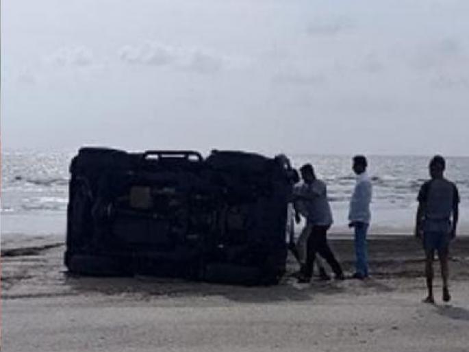 Case registered against car driver who performed stunts on Karde beach Ratnagiri | Ratnagiri: कर्दे समुद्रकिनाऱ्यावर स्टंटबाजी, चालकावर गुन्हा दाखल; गाडी लावतो म्हणत झाला पसार Case registered against car driver who performed stunts on Karde beach Ratnagiri | Ratnagiri: कर्दे समुद्रकिनाऱ्यावर स्टंटबाजी, चालकावर गुन्हा दाखल; गाडी लावतो म्हणत झाला पसार