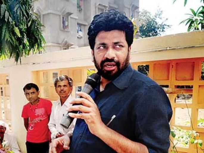 minister of state bacchu kadu slams own government over Inferior seeds | त्यांना धरून चोपलं पाहिजे, त्याशिवाय सुधारणार नाहीत; राज्यमंत्री बच्चू कडू आक्रमक minister of state bacchu kadu slams own government over Inferior seeds | त्यांना धरून चोपलं पाहिजे, त्याशिवाय सुधारणार नाहीत; राज्यमंत्री बच्चू कडू आक्रमक