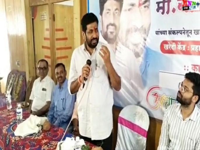 The first onion shopping center in Vidarbha started at Achalpur | अचलपुरात विदर्भातील पहिले कांदा खरेदी केंद्र सुरू; मुहूर्ताला ५० टन कांदा खरेदी The first onion shopping center in Vidarbha started at Achalpur | अचलपुरात विदर्भातील पहिले कांदा खरेदी केंद्र सुरू; मुहूर्ताला ५० टन कांदा खरेदी