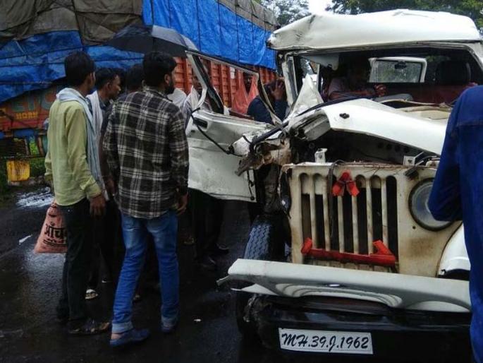 Nine passengers were injured in a Jeep-truck crash in Kadamahu Phata | कडवामहू फाटा येथे जीप-ट्रकच्या अपघातात नऊ प्रवासी जखमी Nine passengers were injured in a Jeep-truck crash in Kadamahu Phata | कडवामहू फाटा येथे जीप-ट्रकच्या अपघातात नऊ प्रवासी जखमी