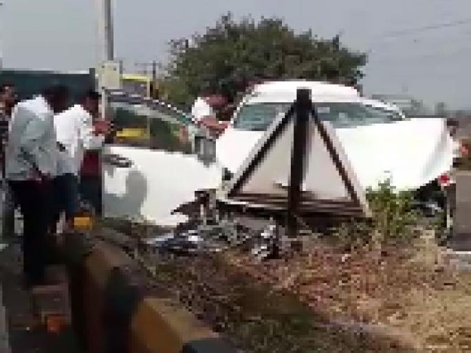 Terrible accident at Kagal five star industrial estate in Kolhapur, Four seriously injured | कोल्हापुरातील कागल पंचतारांकित औद्योगिक वसाहतीत भीषण अपघात, चौघे गंभीर जखमी Terrible accident at Kagal five star industrial estate in Kolhapur, Four seriously injured | कोल्हापुरातील कागल पंचतारांकित औद्योगिक वसाहतीत भीषण अपघात, चौघे गंभीर जखमी