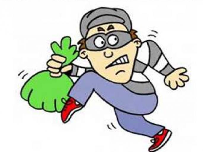 Unidentified thieves snatched a bag of cash and jewelery worth Rs 12 lakh from a goldsmith | अज्ञात चोरट्यांनी सराफ व्यावसायिकाची रोख रक्कम व दागिने असलेली १२ लाखाची बॅग केली लंपास Unidentified thieves snatched a bag of cash and jewelery worth Rs 12 lakh from a goldsmith | अज्ञात चोरट्यांनी सराफ व्यावसायिकाची रोख रक्कम व दागिने असलेली १२ लाखाची बॅग केली लंपास