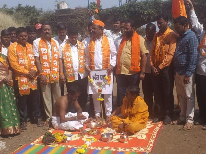 The senior writers were sent back to Karnataka with abusive behavior | दुधगंगा नदीकाठी कर्नाटक सरकारचे श्राद्ध -जेष्ठ साहित्यकांना कर्नाटकातुन अपमानास्पद वागणूक
