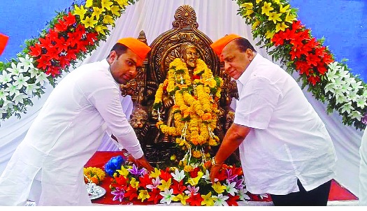 Shiv Jayanti exhibited with power at Kagal | कागल येथे शक्तिप्रदर्शनाने शिवजयंती Shiv Jayanti exhibited with power at Kagal | कागल येथे शक्तिप्रदर्शनाने शिवजयंती