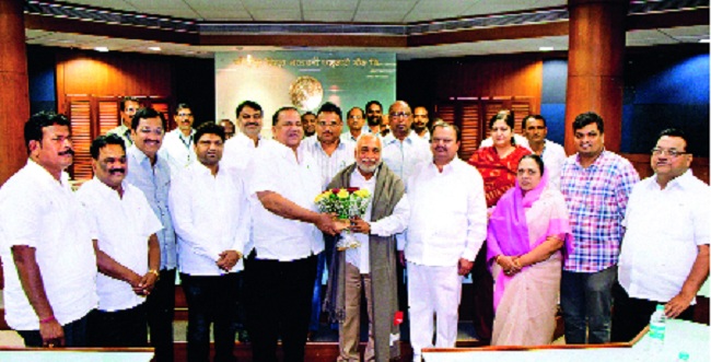 Stop the session on debt waiver: Hassan Mushrif's warning | कर्जमाफीवरून अधिवेशन बंद पाडू : हसन मुश्रीफ यांचा इशारा Stop the session on debt waiver: Hassan Mushrif's warning | कर्जमाफीवरून अधिवेशन बंद पाडू : हसन मुश्रीफ यांचा इशारा