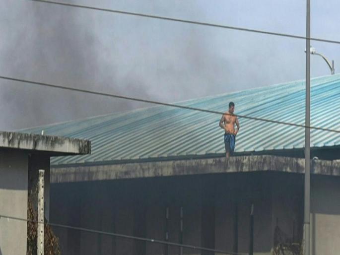 Ecuador violent riots between two gangs in prison, 24 killed and 48 injured | तुरुंगात कैद्यांच्या दोन गटात हिंसक हाणामारी, 24 कैद्यांचा मृत्यू तर 48 जखमी