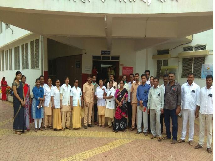 Kaij Deputy District Hospital officials and employees supports state strike | केज उपजिल्हा रुग्णालयातील अधिकारी व कर्मचार्यांचा राज्यव्यापी संपास पाठिंबा; काळ्या फिती लाऊन केले काम Kaij Deputy District Hospital officials and employees supports state strike | केज उपजिल्हा रुग्णालयातील अधिकारी व कर्मचार्यांचा राज्यव्यापी संपास पाठिंबा; काळ्या फिती लाऊन केले काम