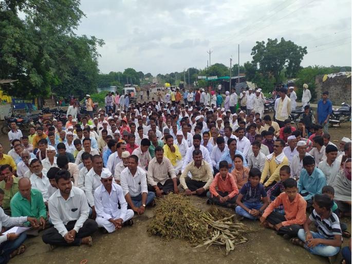 'Accumulate crop damage'; Farmers' agitaion at Kumbhefal | 'पिक नुकसानीचे पंचनामे करा'; कुंभेफळ येथे शेतकऱ्यांचा रास्तारोको