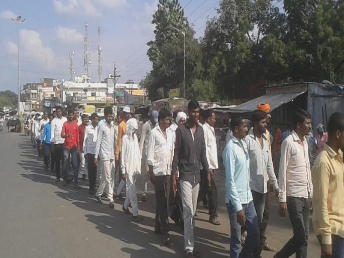 Farmers' Peoples Front demanded to declare Cage Talukas drought | केज तालुका दुष्काळग्रस्त जाहीर करण्याच्या मागणीसाठी शेतकऱ्यांचा पायी मोर्चा