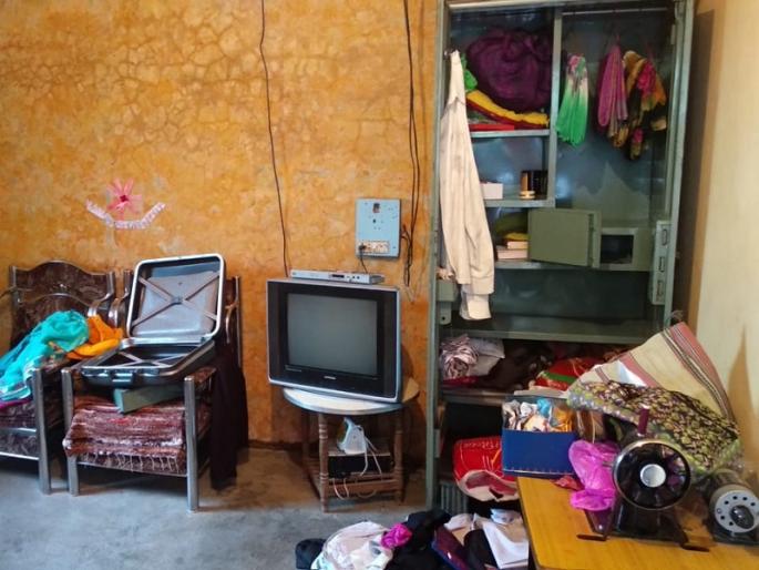 In kaij, thieves broke three houses at one night | केज तालुक्यात चोरट्यांनी एकाच रात्री तीन घरे फोडली In kaij, thieves broke three houses at one night | केज तालुक्यात चोरट्यांनी एकाच रात्री तीन घरे फोडली