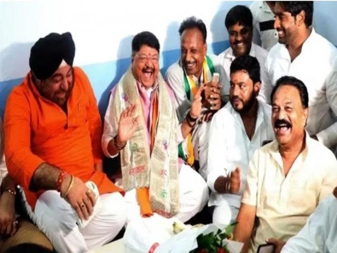 Two Congress Leaders Suspended For 'Indiscipline' For Giving Warm Welcome To MP Minister Kailash Vijayvargiya | भाजप नेत्याचं स्वागत करणं काँग्रेस नेत्यांना पडलं महागात, पक्षाकडून कारवाई Two Congress Leaders Suspended For 'Indiscipline' For Giving Warm Welcome To MP Minister Kailash Vijayvargiya | भाजप नेत्याचं स्वागत करणं काँग्रेस नेत्यांना पडलं महागात, पक्षाकडून कारवाई