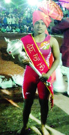 Kajal Jadhav becomes 'Gita Fogat' | काजल जाधव बनली वडशिंगेची ‘गीता फोगाट’ Kajal Jadhav becomes 'Gita Fogat' | काजल जाधव बनली वडशिंगेची ‘गीता फोगाट’