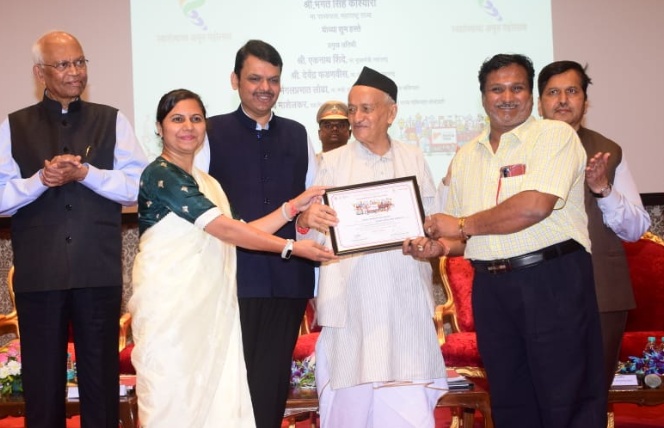 Kajal Rajvaidya of Akola was adjudged the best woman entrepreneur in the startup competition | स्टार्टअप स्पर्धेत अकोल्याच्या काजल राजवैद्य ठरल्या सर्वोत्कृष्ट महिला उद्योजिका Kajal Rajvaidya of Akola was adjudged the best woman entrepreneur in the startup competition | स्टार्टअप स्पर्धेत अकोल्याच्या काजल राजवैद्य ठरल्या सर्वोत्कृष्ट महिला उद्योजिका