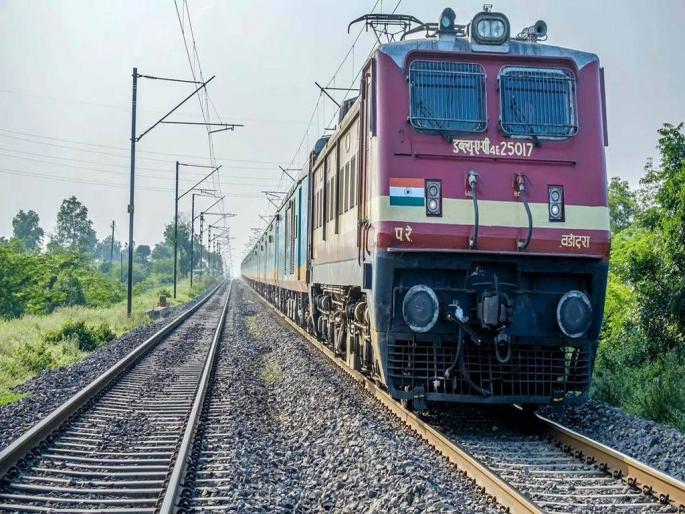 Two special trains to avoid summer rush | उन्हाळ्याची गर्दी टाळण्यासाठी दोन विशेष रेल्वेगाड्या Two special trains to avoid summer rush | उन्हाळ्याची गर्दी टाळण्यासाठी दोन विशेष रेल्वेगाड्या