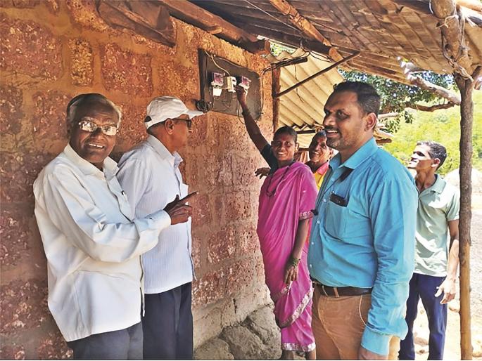 75 years after independence, Mahavitran fulfilled their long-standing demand by providing electricity to six households in Brahmin Dev Khore village of Karjida Rajapur in the Sahyadri valley | स्वातंत्र्याच्या ७५ वर्षानंतर सह्याद्री खाेऱ्यातील घरे प्रकाशमान 75 years after independence, Mahavitran fulfilled their long-standing demand by providing electricity to six households in Brahmin Dev Khore village of Karjida Rajapur in the Sahyadri valley | स्वातंत्र्याच्या ७५ वर्षानंतर सह्याद्री खाेऱ्यातील घरे प्रकाशमान