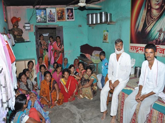 Do not waste our son's sacrifice: Tao of Kakasaheb Shinde family | आमच्या मुलाचे बलिदान व्यर्थ जाऊ देऊ नका : काकासाहेब शिंदे कुटुंबीयांचा टाहो