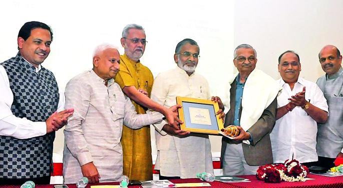 Need of technology for sustainable rural development: Anil Kakodkar | शाश्वत ग्रामीण विकास साधणारे तंत्रज्ञान आवश्यक : अनुशास्त्रज्ञ अनिल काकोडकर Need of technology for sustainable rural development: Anil Kakodkar | शाश्वत ग्रामीण विकास साधणारे तंत्रज्ञान आवश्यक : अनुशास्त्रज्ञ अनिल काकोडकर