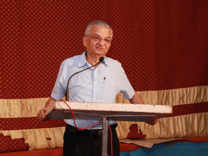 Kakodkar interacts with students on 'live e-dialogue' on digital platforms | डिजिटल फ्लॅटफॉर्मवरून काकोडकरांनी विद्यार्थ्यांशी साधला ‘लाइव्ह ई-संवाद’ Kakodkar interacts with students on 'live e-dialogue' on digital platforms | डिजिटल फ्लॅटफॉर्मवरून काकोडकरांनी विद्यार्थ्यांशी साधला ‘लाइव्ह ई-संवाद’