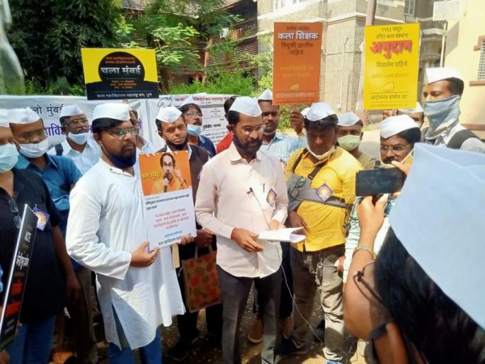 art director attention discussion was held with protesters jj college | कला संचालकांनी घेतली दखल, आंदोलकांबरोबर झाली चर्चा