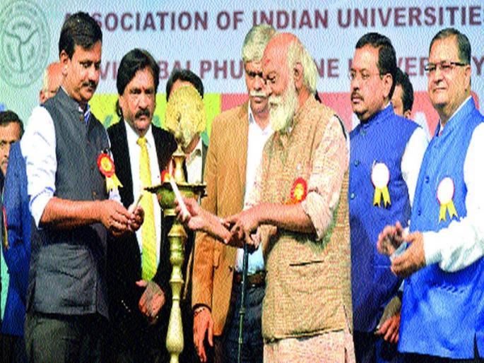 Art works to connect the community | कला ही समाजाला जोडण्याचे करते काम Art works to connect the community | कला ही समाजाला जोडण्याचे करते काम