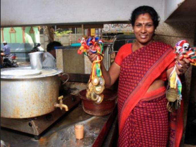 Gold medal earnings at the Marathon by running the Tea Stall | टी स्टॉल चालवून मॅरेथॉनध्ये सुवर्ण पदकांची कमाई Gold medal earnings at the Marathon by running the Tea Stall | टी स्टॉल चालवून मॅरेथॉनध्ये सुवर्ण पदकांची कमाई