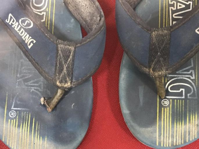 Dr. Kalam chapla, not modern Paduka | डॉ. कलामांच्या चपला, नव्हे आधुनिक पादुकाच ! Dr. Kalam chapla, not modern Paduka | डॉ. कलामांच्या चपला, नव्हे आधुनिक पादुकाच !