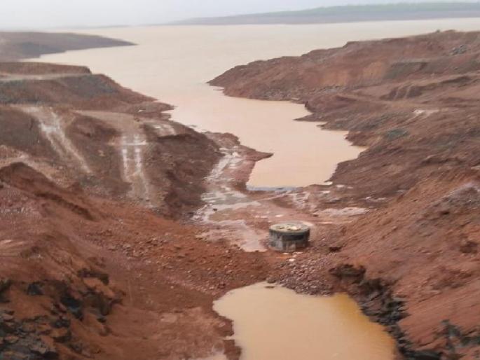 The water from the dam reached the jack well of Kalammawadi Direct Pipeline Scheme | कोल्हापूरकरांसाठी खुशखबर! थेट पाईपलाईनचे पाणी जॅकवेलमध्ये पोहोचले, लवकरच जलवाहिनीची चाचणी होणार The water from the dam reached the jack well of Kalammawadi Direct Pipeline Scheme | कोल्हापूरकरांसाठी खुशखबर! थेट पाईपलाईनचे पाणी जॅकवेलमध्ये पोहोचले, लवकरच जलवाहिनीची चाचणी होणार