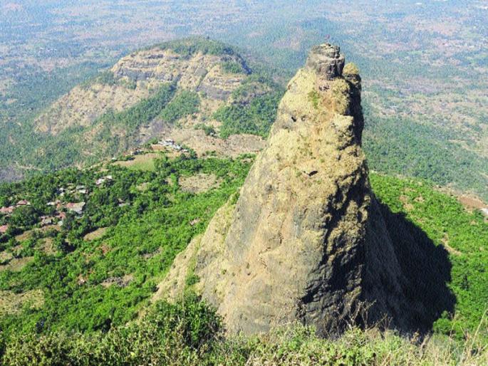 Pahalgad with attendance neglected, 50 thousand tourists attend every year | कलावंतीनसह प्रबळगडाकडे दुर्लक्ष, वर्षाला ५० हजार पर्यटकांची हजेरी
