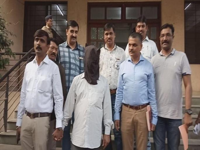 Gang gang arrested in gang rape; Thane crime branch action | कुख्यात गुंड दाऊद टोळीतील गँगस्टरला अटक; ठाणे गुन्हे शाखेची कारवाई Gang gang arrested in gang rape; Thane crime branch action | कुख्यात गुंड दाऊद टोळीतील गँगस्टरला अटक; ठाणे गुन्हे शाखेची कारवाई