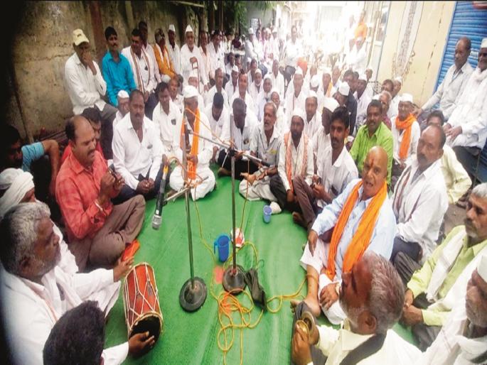 'Kalgitura', a symbol of Hindu-Muslim unity, was painted; 150 years of tradition survives in Hersul | हिंदू-मुस्लीम एकतेचे प्रतीक नागपंचमीला ‘कलगीतुरा’ रंगला; हर्सूलमध्ये १५० वर्षांची परंपरा टिकून 'Kalgitura', a symbol of Hindu-Muslim unity, was painted; 150 years of tradition survives in Hersul | हिंदू-मुस्लीम एकतेचे प्रतीक नागपंचमीला ‘कलगीतुरा’ रंगला; हर्सूलमध्ये १५० वर्षांची परंपरा टिकून