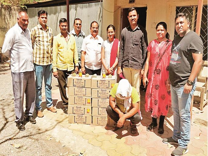 The infamous burglary gangster Kaleem Khan turns an illegal liquor supplier | कुख्यात घरफोड्या कल्ल्या ऊर्फ कलीम खान वळला अवैध दारूविक्रीच्या धंद्यात The infamous burglary gangster Kaleem Khan turns an illegal liquor supplier | कुख्यात घरफोड्या कल्ल्या ऊर्फ कलीम खान वळला अवैध दारूविक्रीच्या धंद्यात