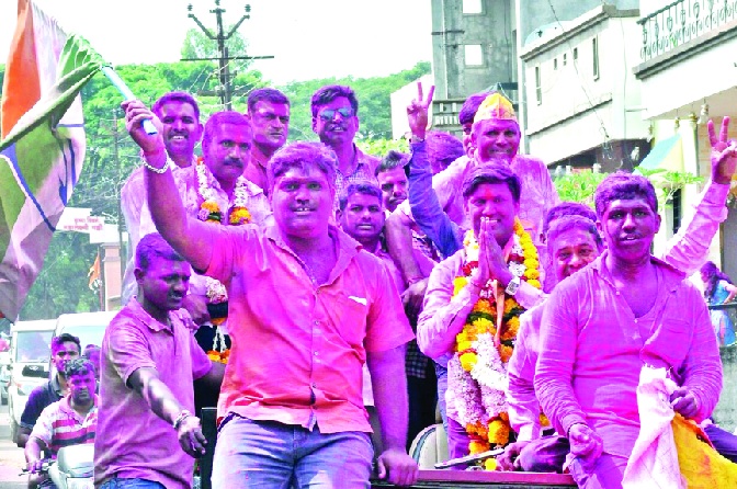 The state of Satej Patil group dominates | कळंब्यात सतेज पाटील गटाचे वर्चस्व The state of Satej Patil group dominates | कळंब्यात सतेज पाटील गटाचे वर्चस्व