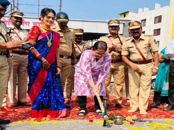 Strengthening the security of Kalamba Jail in Kolhapur, fortification work is underway | कोल्हापुरातील कळंबा कारागृहाच्या सुरक्षेला बळकटी, तटबंदीवरील जाळीचे काम सुरू Strengthening the security of Kalamba Jail in Kolhapur, fortification work is underway | कोल्हापुरातील कळंबा कारागृहाच्या सुरक्षेला बळकटी, तटबंदीवरील जाळीचे काम सुरू