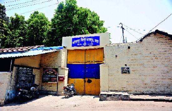 Displacement of Subgel for one and a half year for municipal corporation: No decision to build residence | सबजेलचे स्थलांतर रखडले महापालिकेचा दीड वर्ष खोडा : निवासस्थाने बांधण्याबाबतही निर्णय नाही Displacement of Subgel for one and a half year for municipal corporation: No decision to build residence | सबजेलचे स्थलांतर रखडले महापालिकेचा दीड वर्ष खोडा : निवासस्थाने बांधण्याबाबतही निर्णय नाही