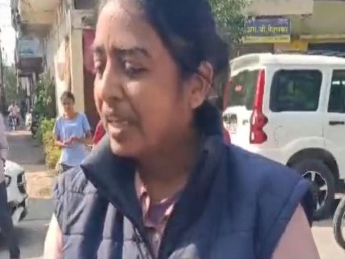 Impersonator IAS Kalpana Bhagwat and gang VIP guests at wedding, lakhs of rupees to be bribed for job in government organization | तोतया आयएएस कल्पना भागवत आणि टोळी लग्नात व्हीआयपी पाहुणे, शासकीय संस्थेत नोकरीसाठी उकळायचे लाखो रुपये