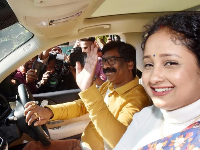 JMM releases first list of 35 candidates, CM Hemant Soren to contest from Barhait, wife Kalpana from Gandey | JMM चे ३५ उमेदवार ठरले; कल्पना सोरेनही निवडणुकीच्या रिंगणात उतरणार! JMM releases first list of 35 candidates, CM Hemant Soren to contest from Barhait, wife Kalpana from Gandey | JMM चे ३५ उमेदवार ठरले; कल्पना सोरेनही निवडणुकीच्या रिंगणात उतरणार!
